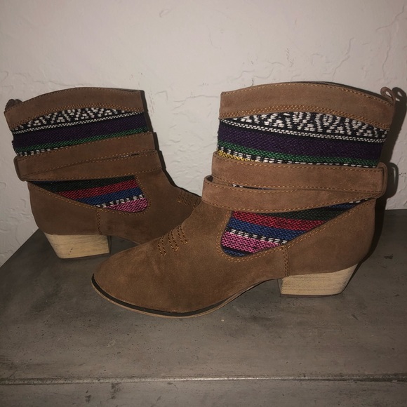 thrifted boots - Picture 4 of 4